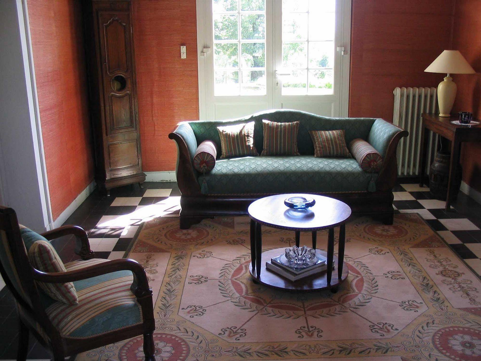 Chateau Belles Graves Bed & Breakfast Pomerols Exterior photo